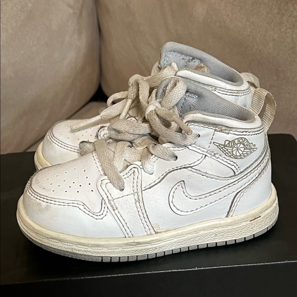 Used Air Jordan 1s - Picture 1 of 4